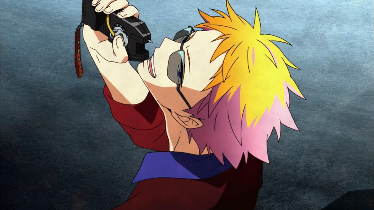 Hamatora Anime Still - A smiling blonde man wearing sunglasses and holding a taser.